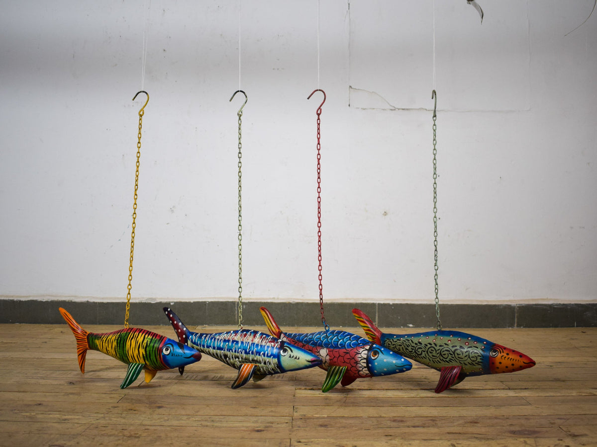 MILL-1929 Hand Painted Metal Hanging Fish C39