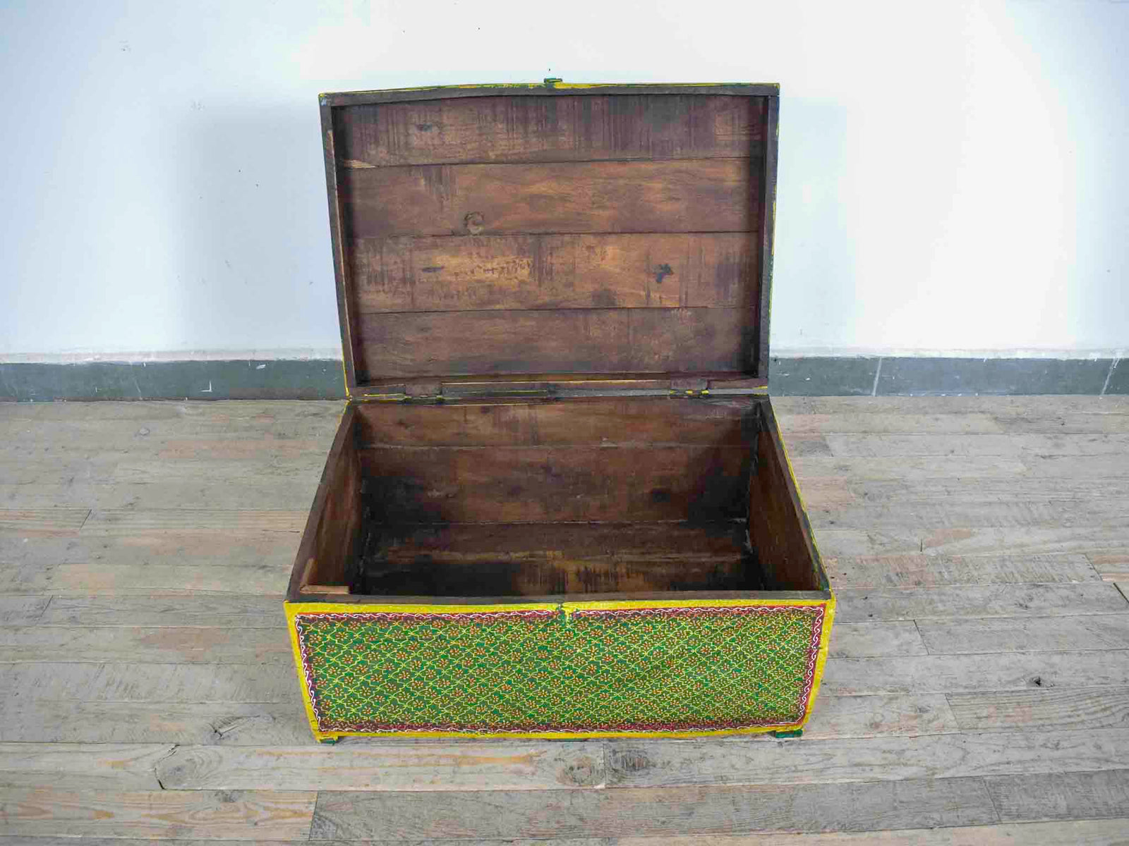 MILL-1634/7 Hand Painted Wooden Box C30