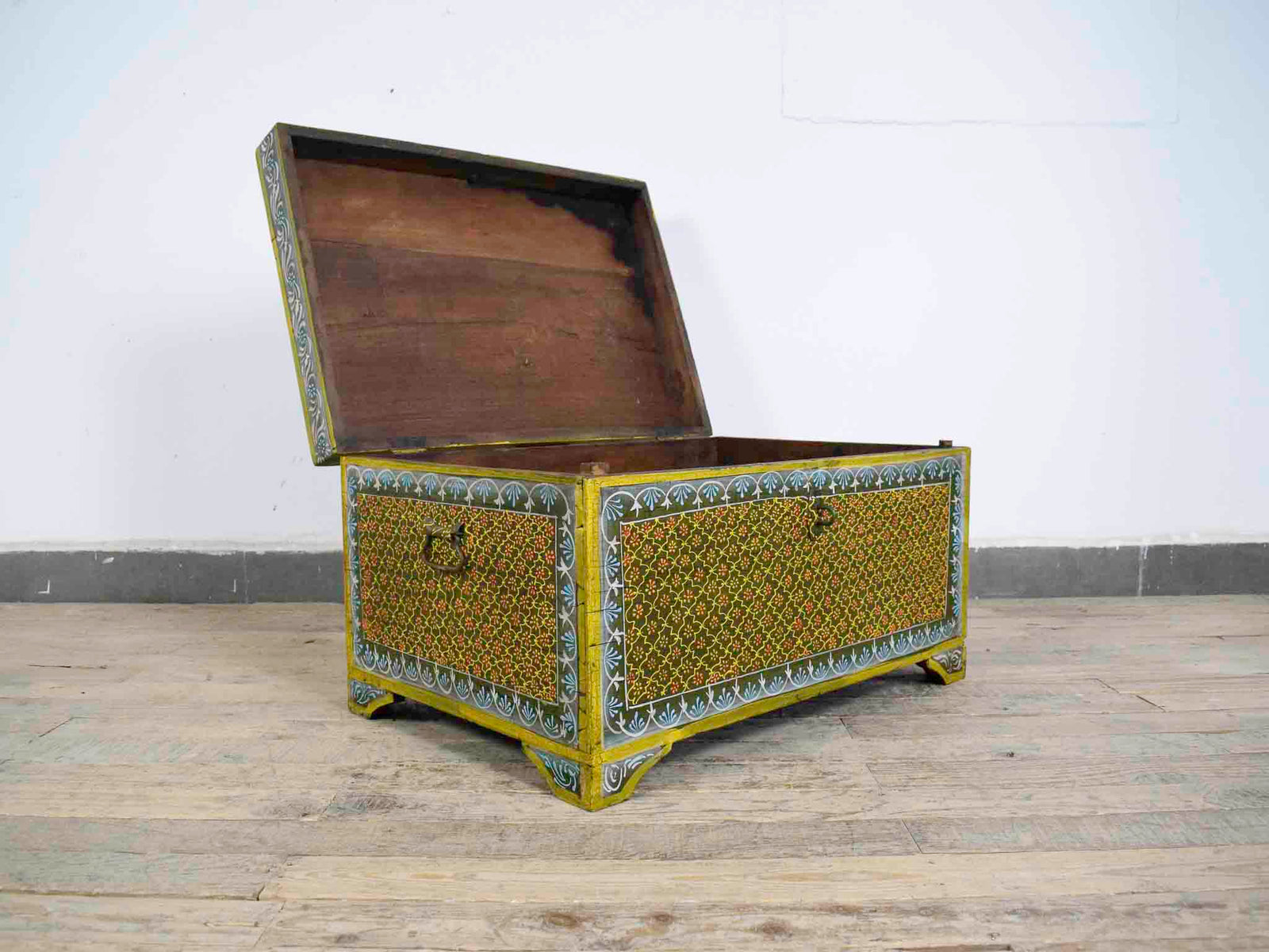 MILL-1634/9 Hand Painted Wooden Box C30