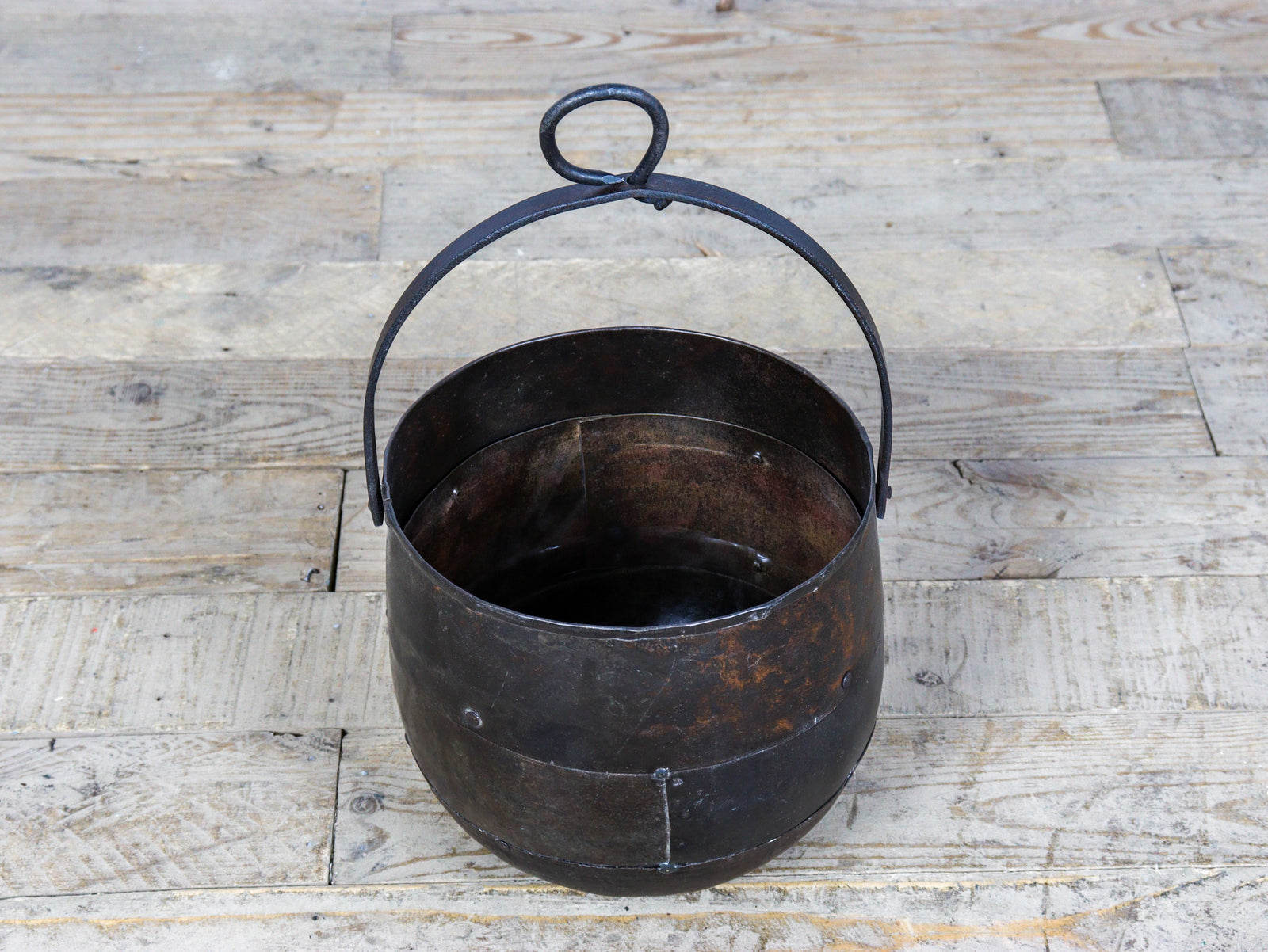 MILL-1885 Hanging Iron Pot 2 SIZES C24-C26
