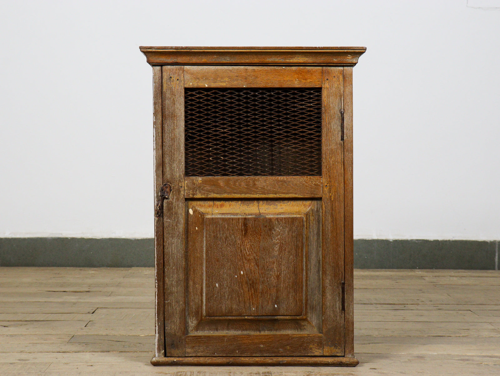 MILL-1878/18 Small Cabinet C24