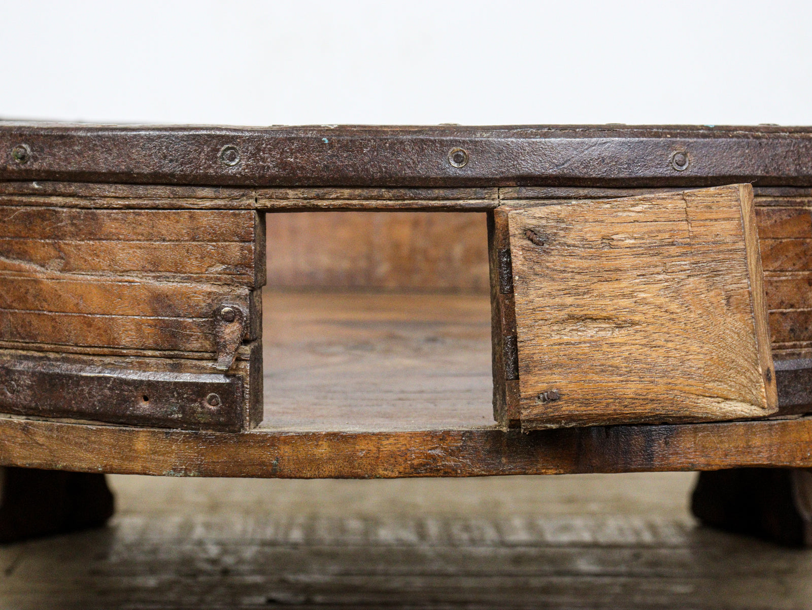 MILL-1555/30 Wooden Chakki Table C27