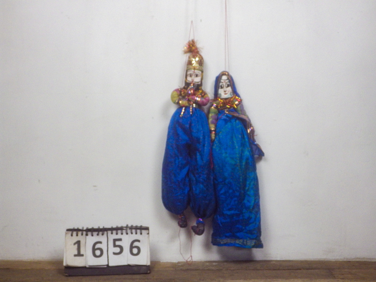 MILL-1656 Pair of Dolls C20