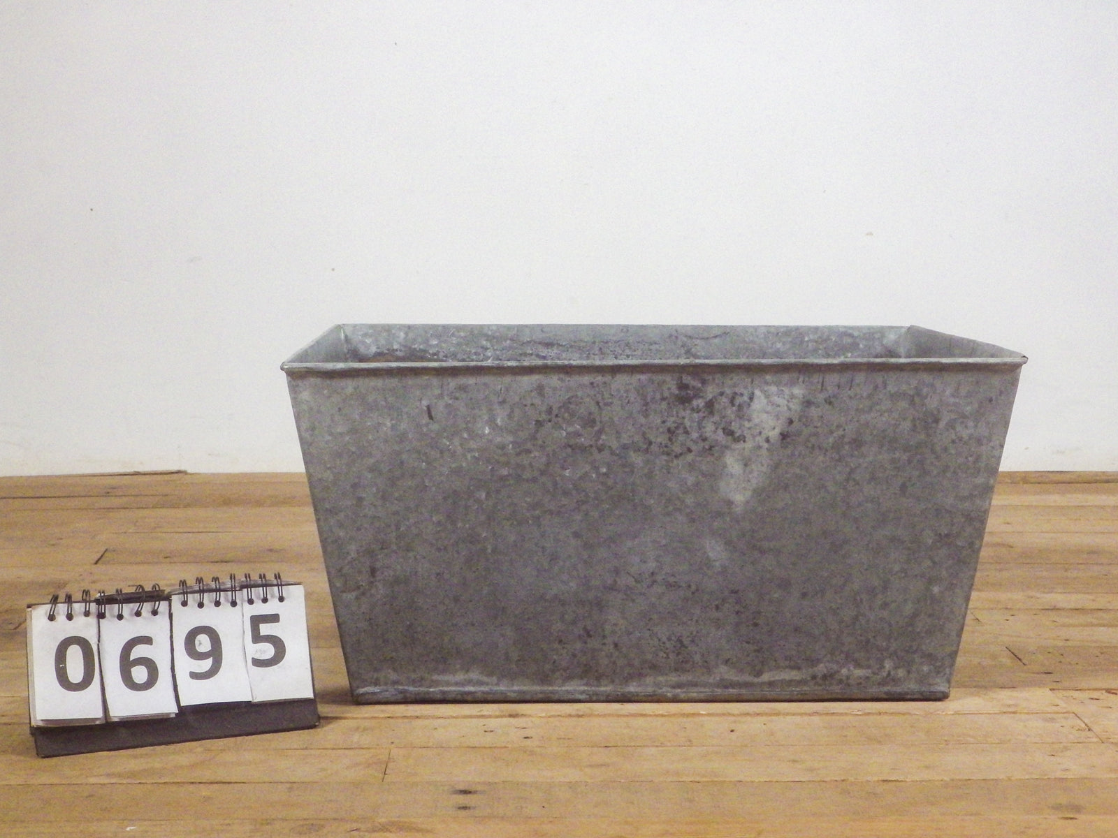 MILL-695 and MILL-696 Galvanised Tub  C17