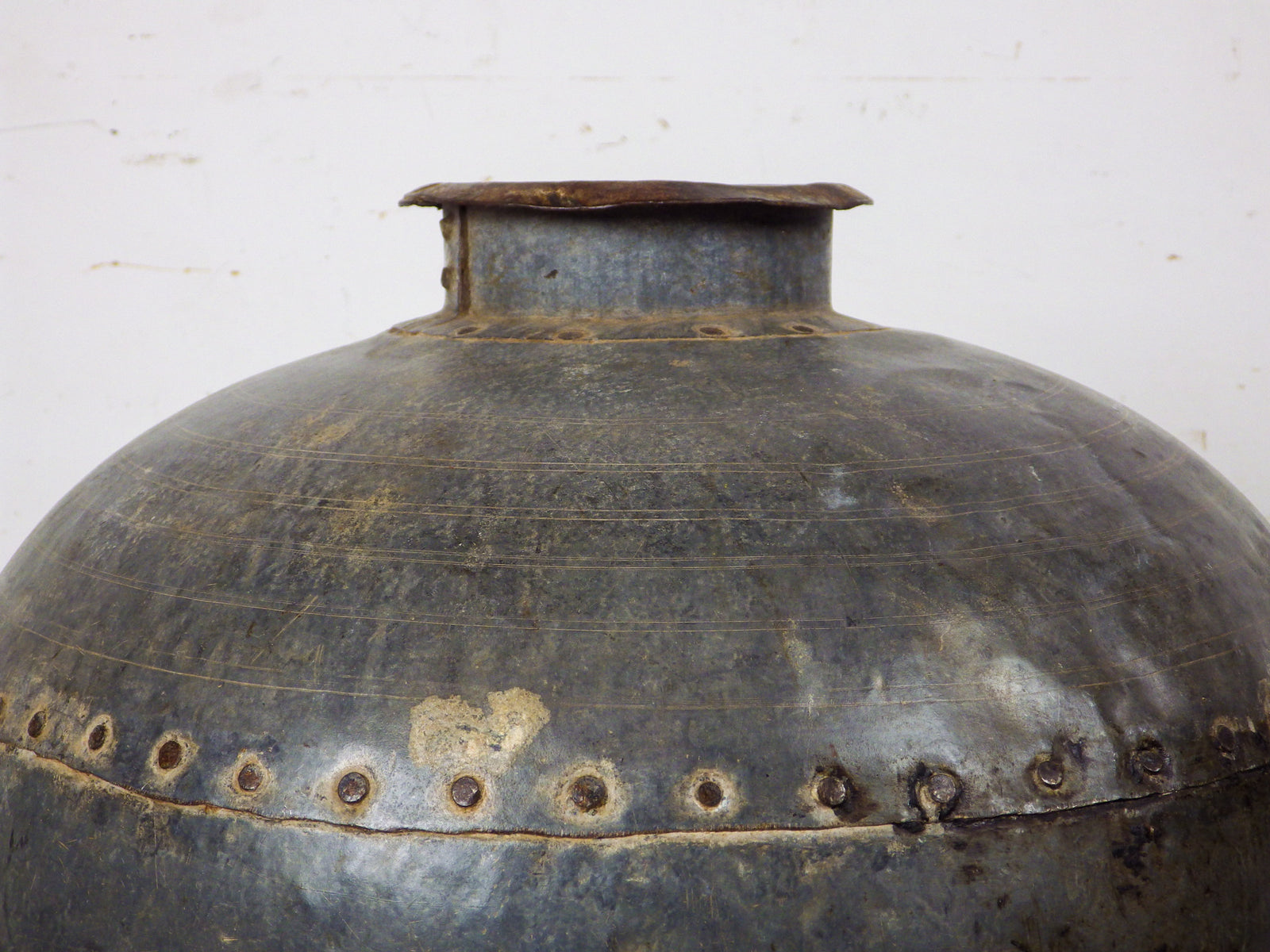 MILL-658 Riveted Metal Water Pot C34