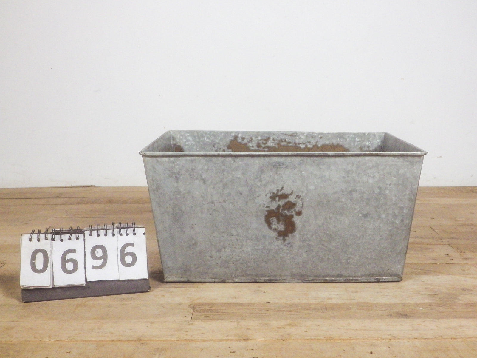 MILL-695 and MILL-696 Galvanised Tub  C17
